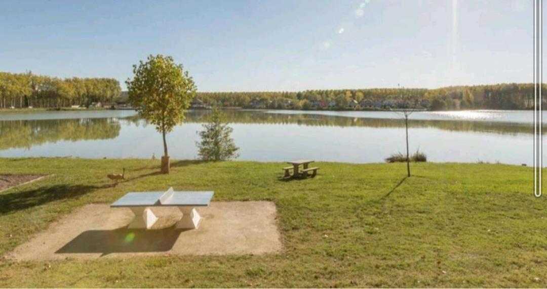 Appartement Au Calme Face Au Lac Marciac Eksteriør bilde